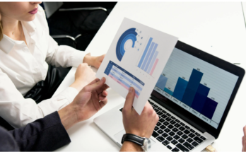 Who Signs the Back of a Check? A Simple Guide to Check Endorsements